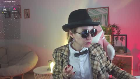 Snapshot of filipinaadams chatting on December 4, 2024, 8:34 am cap and Lana  online show from December 4, 2024, 8:34 am