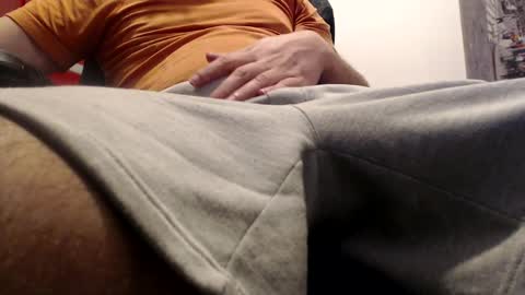 filouxx70 online show from April 1, 2026, 9:23 pm