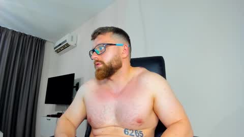 FindomGuyXXX online show from April 16, 2026, 9:39 pm