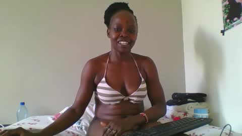 Snapshot of fine_melanin chatting on September 26, 2025, 7:23 am caro online show from September 26, 2025, 7:23 am