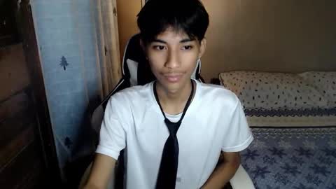 fineboii_rey18 online show from September 14, 2025, 2:16 pm