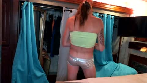 Snapshot of fionajamez chatting on August 5, 2026, 8:39 am J online show from August 5, 2026, 8:39 am
