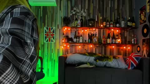 fiora online show from January 18, 2025, 12:15 pm