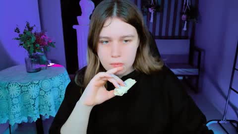 fiora online show from January 26, 2025, 5:02 am