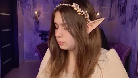 fiora online show from September 13, 2025, 6:02 am