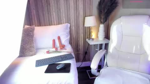 Fiorela online show from February 15, 2026, 4:09 am