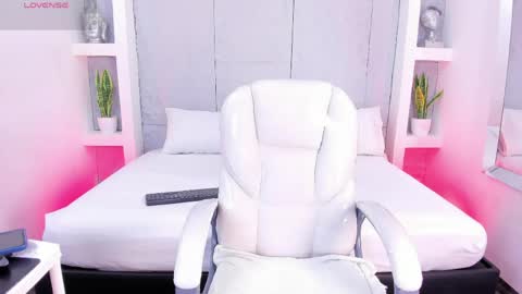 Fiorela online show from April 10, 2026, 4:39 am