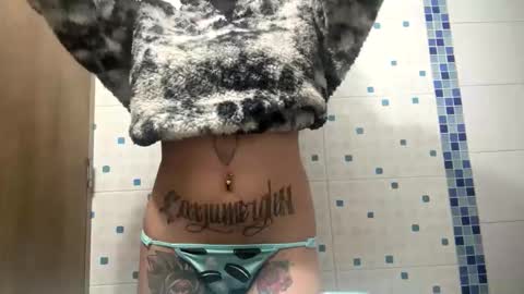 F I O R E L L A  online show from September 15, 2025, 4:01 am