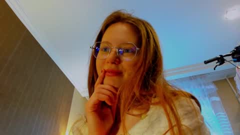 fire_luna online show from January 8, 2025, 8:16 am