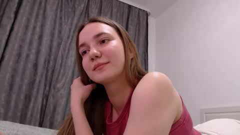 fireflies_fly_ online show from November 2, 2025, 7:49 pm