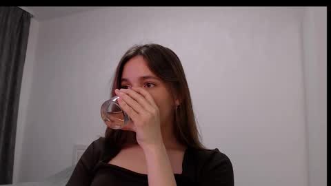 fireflies_fly_ online show from November 11, 2025, 6:52 pm