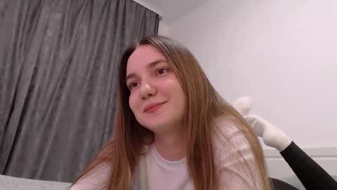 fireflies_fly_ online show from November 27, 2025, 9:28 pm