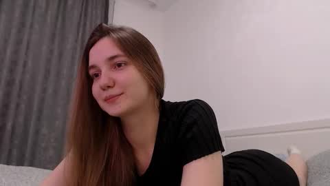 fireflies_fly_ online show from December 4, 2025, 8:50 pm