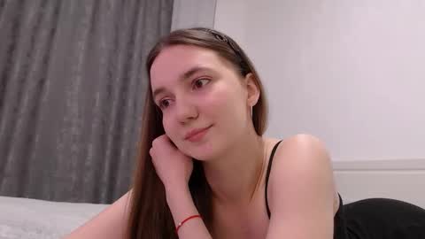 fireflies_fly_ online show from January 6, 2026, 6:33 pm