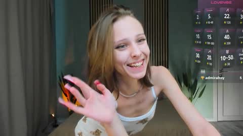 im Linda please give me thumbs up online show from October 30, 2025, 3:19 am