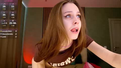 im Linda please give me thumbs up online show from March 11, 2026, 3:23 am