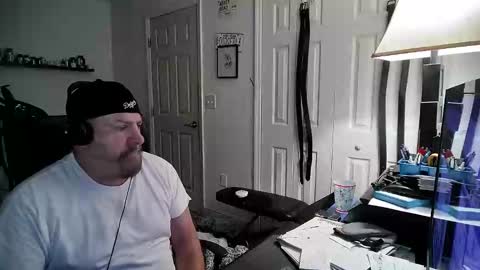 Snapshot of flaguy3233 chatting on December 27, 2024, 9:43 pm Florida guy online show from December 27, 2024, 9:43 pm