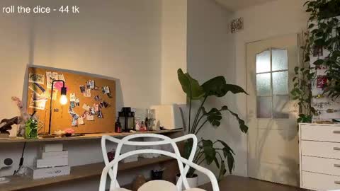 Eva online show from February 16, 2025, 5:04 pm