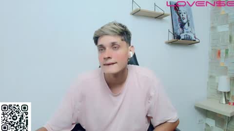 Snapshot of flaquito___ chatting on May 14, 2026, 8:37 pm Flaquito online show from May 14, 2026, 8:37 pm