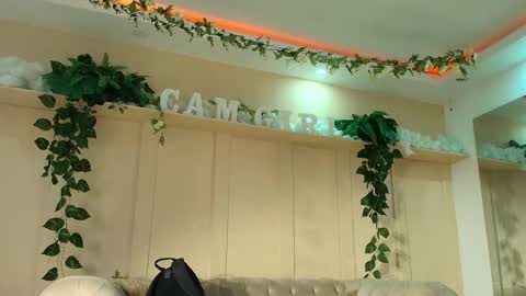 Snapshot of flavia_cruz chatting on May 21, 2026, 12:01 pm Flavia online show from May 21, 2026, 12:01 pm
