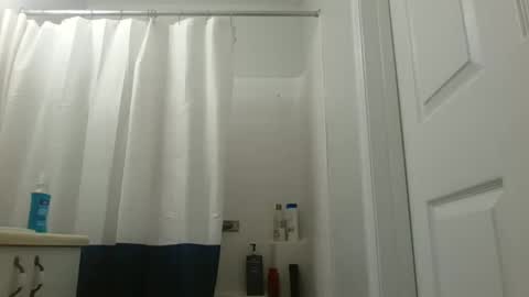 Snapshot of flboyz chatting on October 3, 2025, 2:19 am The Rain-Bro online show from October 3, 2025, 2:19 am