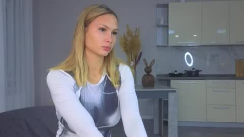 Doloras online show from October 2, 2025, 7:21 pm