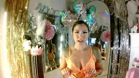 Snapshot of flobella chatting on August 4, 2026, 12:25 am Flobella online show from August 4, 2026, 12:25 am