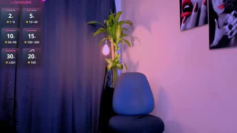 flor_gil online show from November 18, 2025, 3:12 am