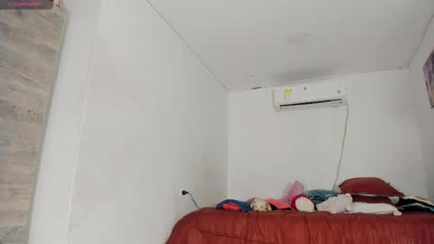 Snapshot of flor_herrera1 chatting on October 2, 2025, 6:31 am online show from October 2, 2025, 6:31 am