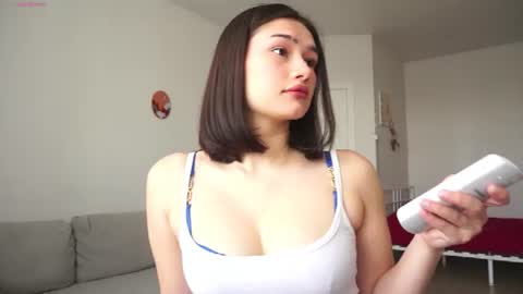 Snapshot of floralmuse chatting on June 29, 2026, 5:03 am Viola online show from June 29, 2026, 5:03 am