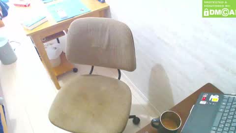 Snapshot of flowerbox chatting on February 15, 2025, 6:02 am flowerbox online show from February 15, 2025, 6:02 am