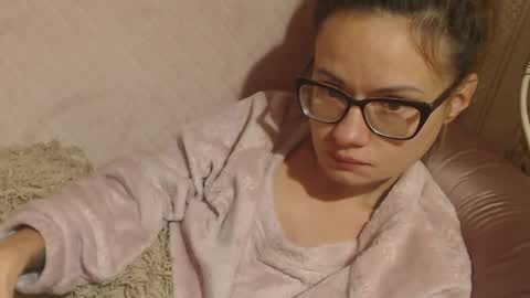 say meow and send tip  online show from October 27, 2025, 11:36 am