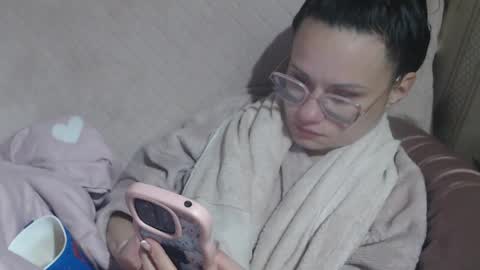 say meow and send tip  online show from April 13, 2026, 7:08 pm