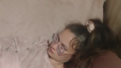 say meow and send tip  online show from April 16, 2026, 9:04 pm