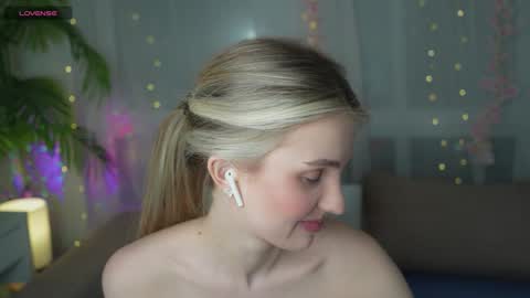 Adeline online show from January 20, 2025, 2:46 pm