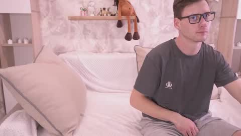 Fluffy and Krut online show from December 14, 2025, 8:24 pm