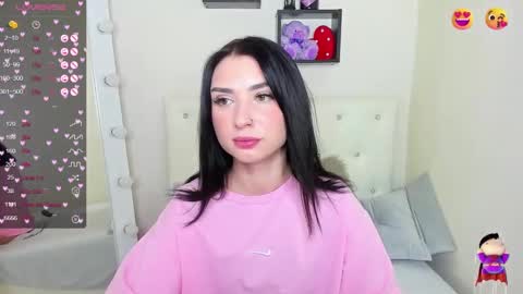 Snapshot of flufyfoxx chatting on December 6, 2024, 11:47 pm Lina online show from December 6, 2024, 11:47 pm
