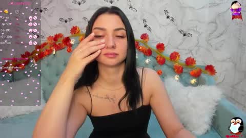 Snapshot of flufyfoxx chatting on October 21, 2025, 12:33 am Lina online show from October 21, 2025, 12:33 am