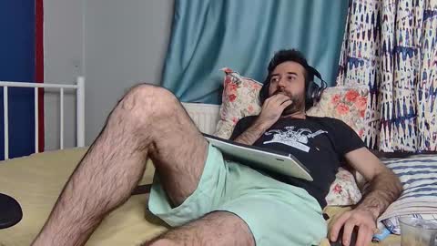 Fly online show from December 14, 2025, 8:24 pm