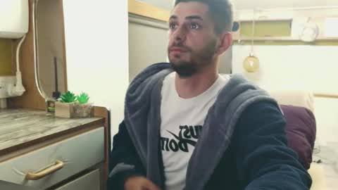 independent model online show from April 19, 2026, 6:54 pm