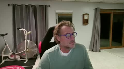 Snapshot of foodforcatfists chatting on December 4, 2025, 5:06 am foodforcatfists online show from December 4, 2025, 5:06 am