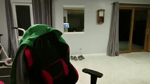 Snapshot of foodforcatfists chatting on January 15, 2026, 4:17 am foodforcatfists online show from January 15, 2026, 4:17 am