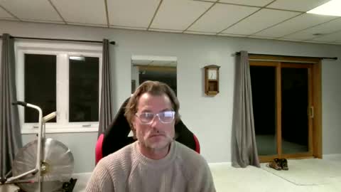 Snapshot of foodforcatfists chatting on February 4, 2026, 5:35 am foodforcatfists online show from February 4, 2026, 5:35 am