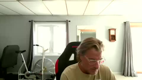 Snapshot of foodforcatfists chatting on February 12, 2026, 8:37 pm foodforcatfists online show from February 12, 2026, 8:37 pm