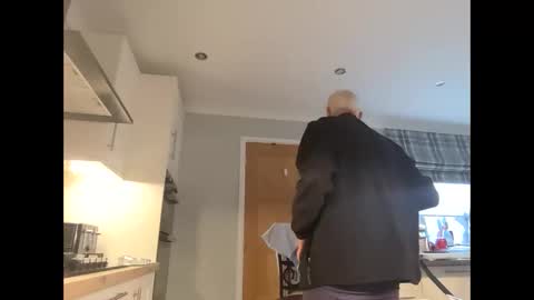 Snapshot of footworshiper2211 chatting on November 10, 2025, 10:36 am footworshiper2211 online show from November 10, 2025, 10:36 am