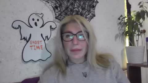 fox_red_lady7 online show from October 30, 2025, 8:31 pm