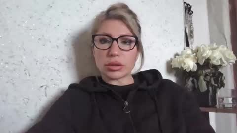 fox_red_lady7 online show from February 2, 2026, 10:03 am