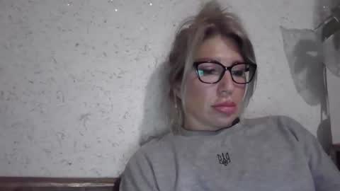 fox_red_lady7 online show from April 7, 2026, 7:36 pm