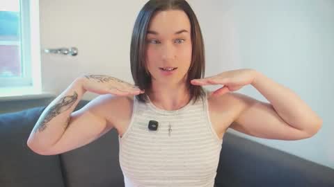 Snapshot of foxfilms chatting on September 28, 2025, 5:18 pm Em online show from September 28, 2025, 5:18 pm