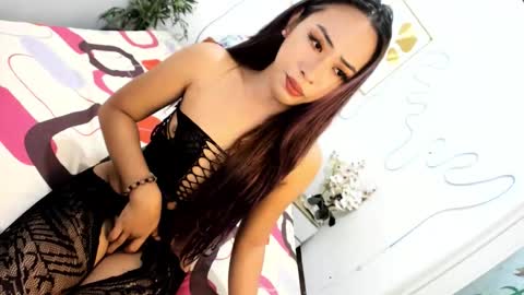 Snapshot of foxxxy_bunny18 chatting on October 14, 2025, 2:01 am Rianne online show from October 14, 2025, 2:01 am